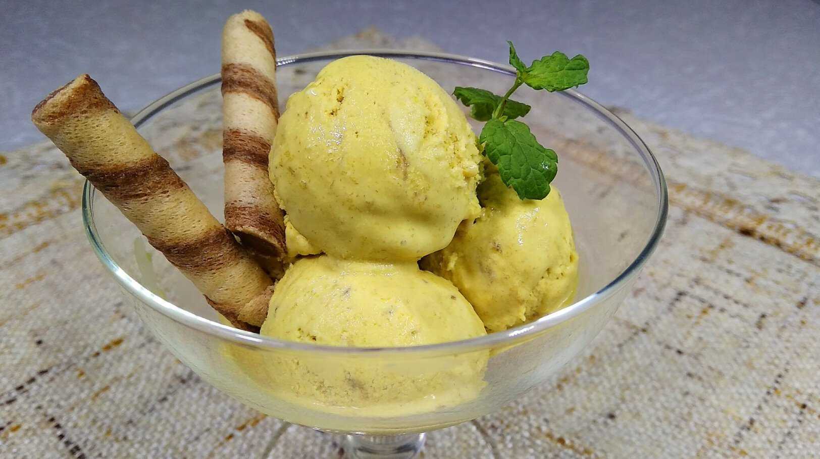 Банановый десерт мороженое