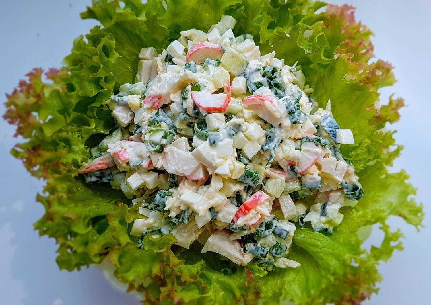 Вкусный салат с крабами