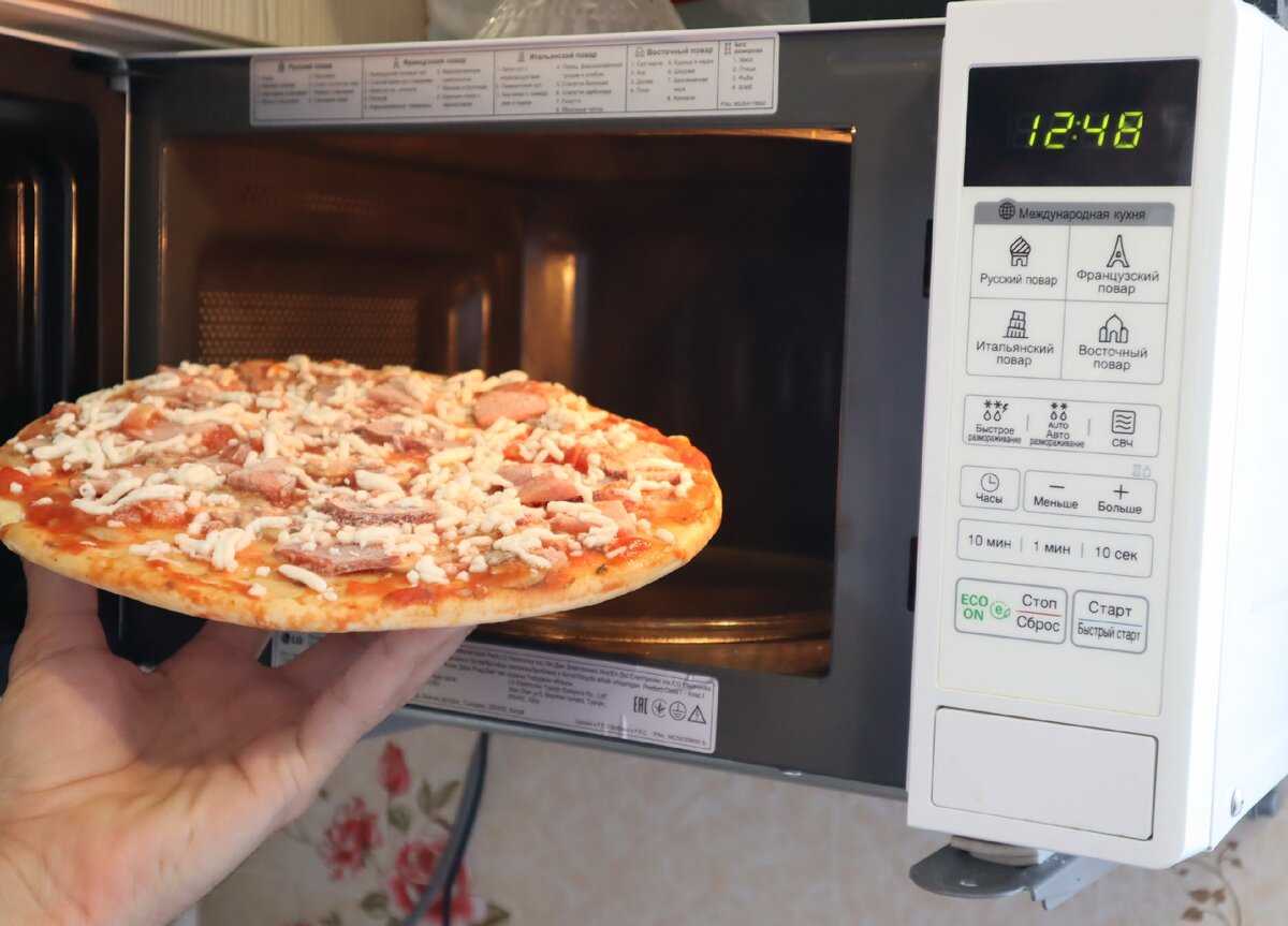 Pizza precocinada en microondas grill