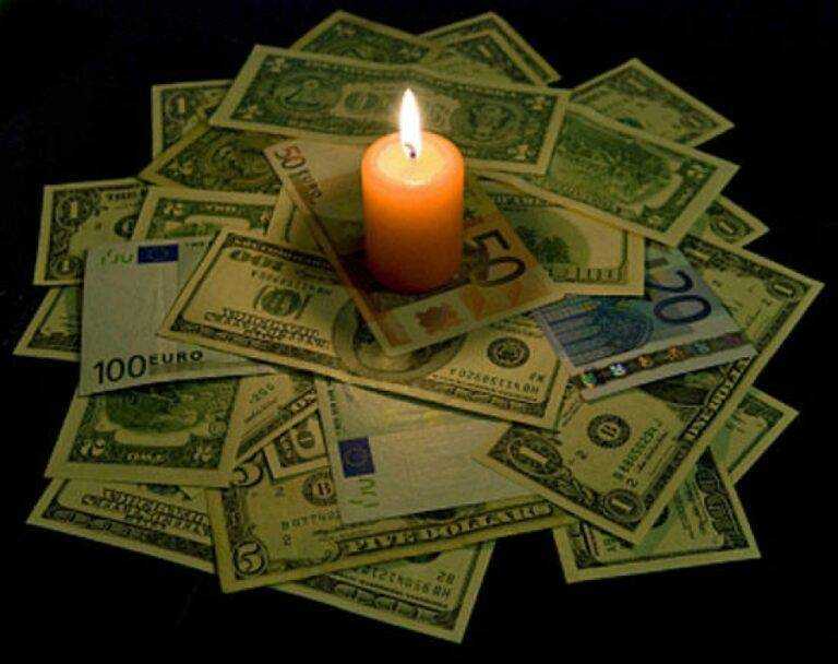Четыре сильные молитвы на привлечение денег и благополучия в семью