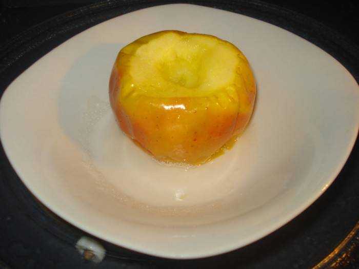 Печеные яблоки в микроволновке: рецепт с фото пошагово