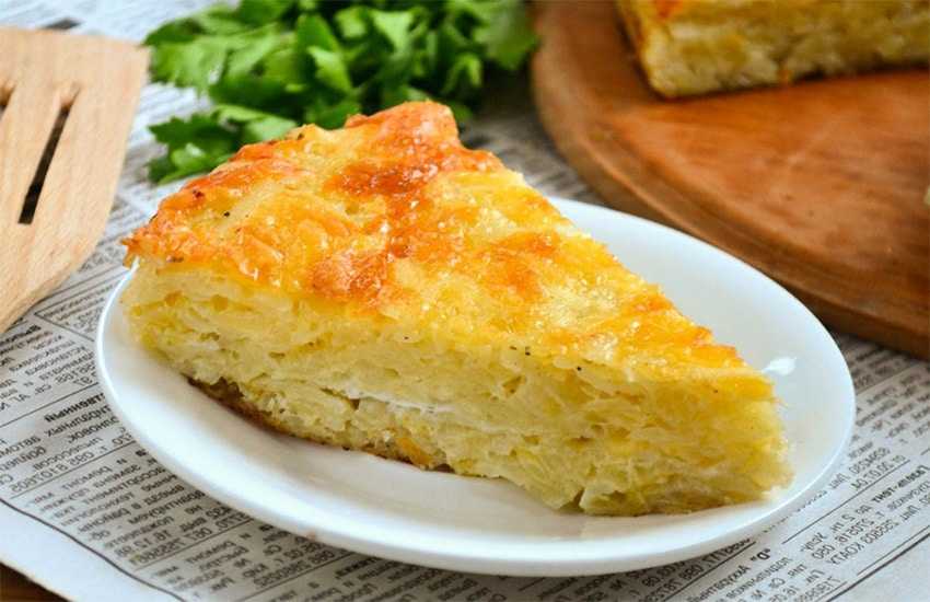Запеканка из тертого картофеля с сыром и чесноком
