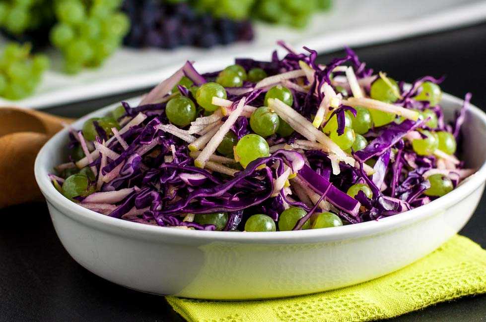 Салат из свежей капусты: 15 пп-рецептов на каждый день и праздники
