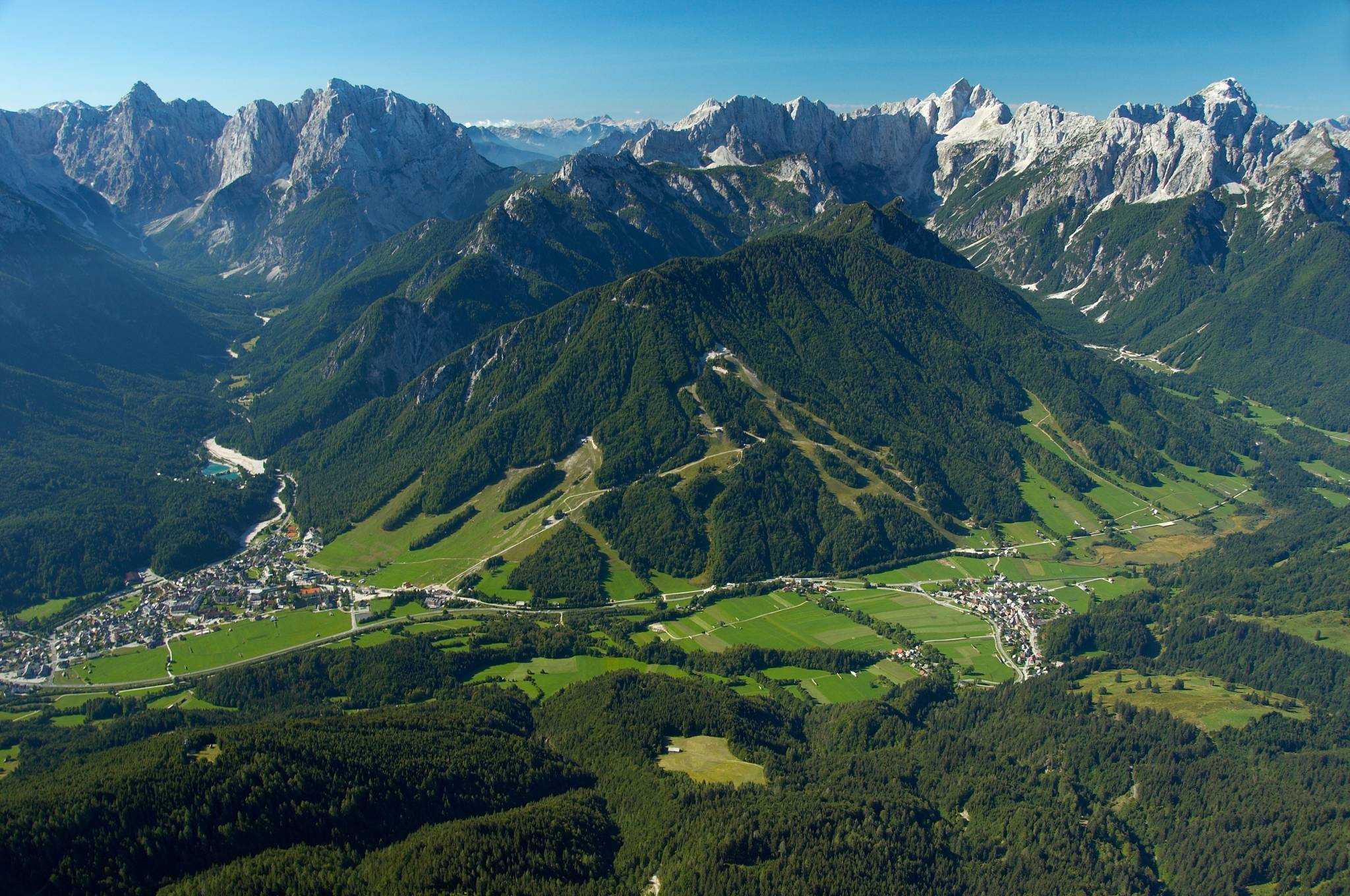 В какой стране находятся горы альпы. Краньска гора Словения. Словения Альпы. Альпийские горы Словения. Карпатские горы Словения.