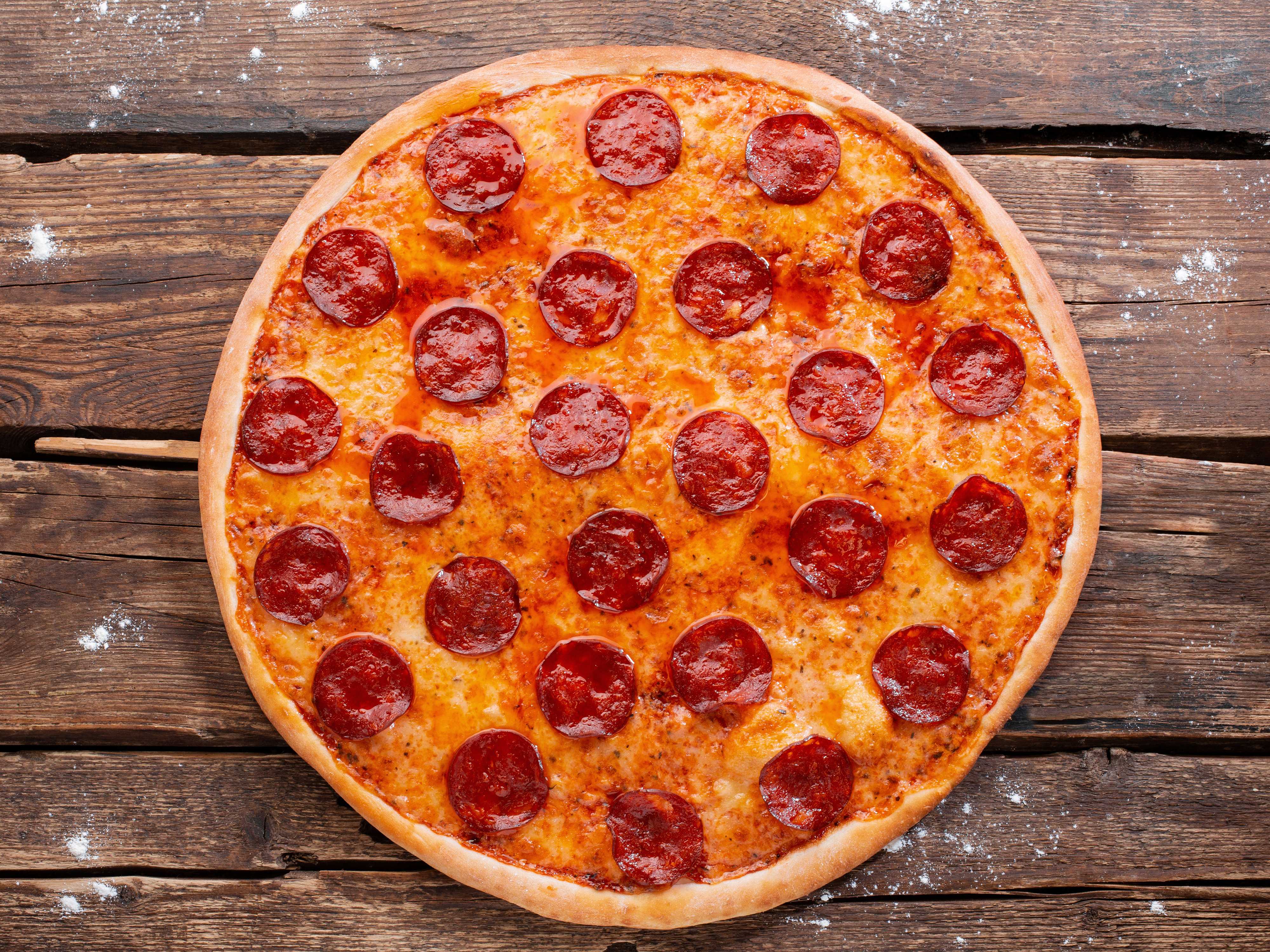 фото пицца на белом фоне пепперони фото 28