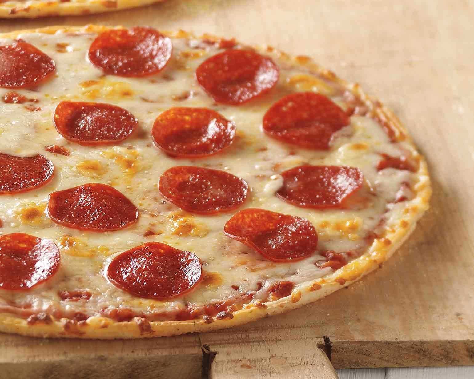 Пошаговый рецепт пиццы пепперони. Пицца пепперони. Пепе пицца. Пицетта пепперони.