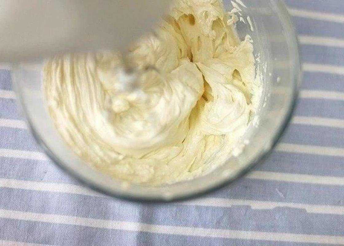 Торт творожно масляный крем